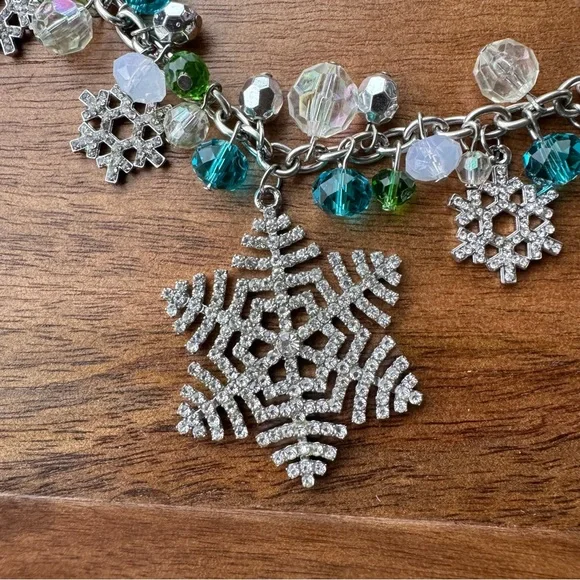 Pier One Imports Sparkle Snowflake Necklace & Bracelet Combo - Picture 8 of 10